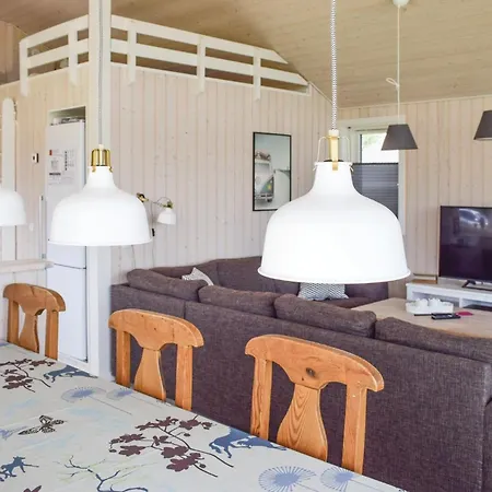 Three-Bedroom Holiday Home In Rudkobing Spodsbjerg